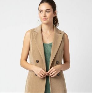 Elegant Tan Double-Breasted Vest